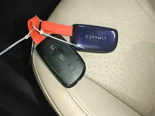 Lynk & Co Z20 — Фото автомобиля 8