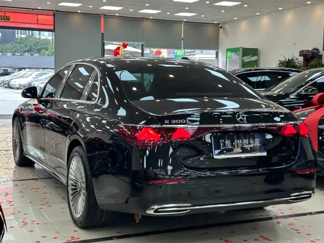 Mercedes-Benz E-Class — Фото автомобиля 6