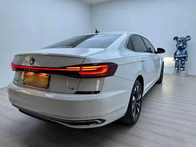 Volkswagen Passat — Фото автомобиля 5
