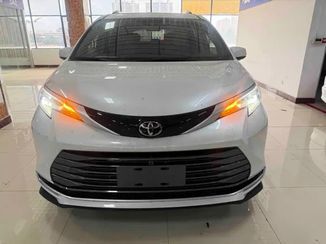 Фотография автомобиля — Toyota Sienna