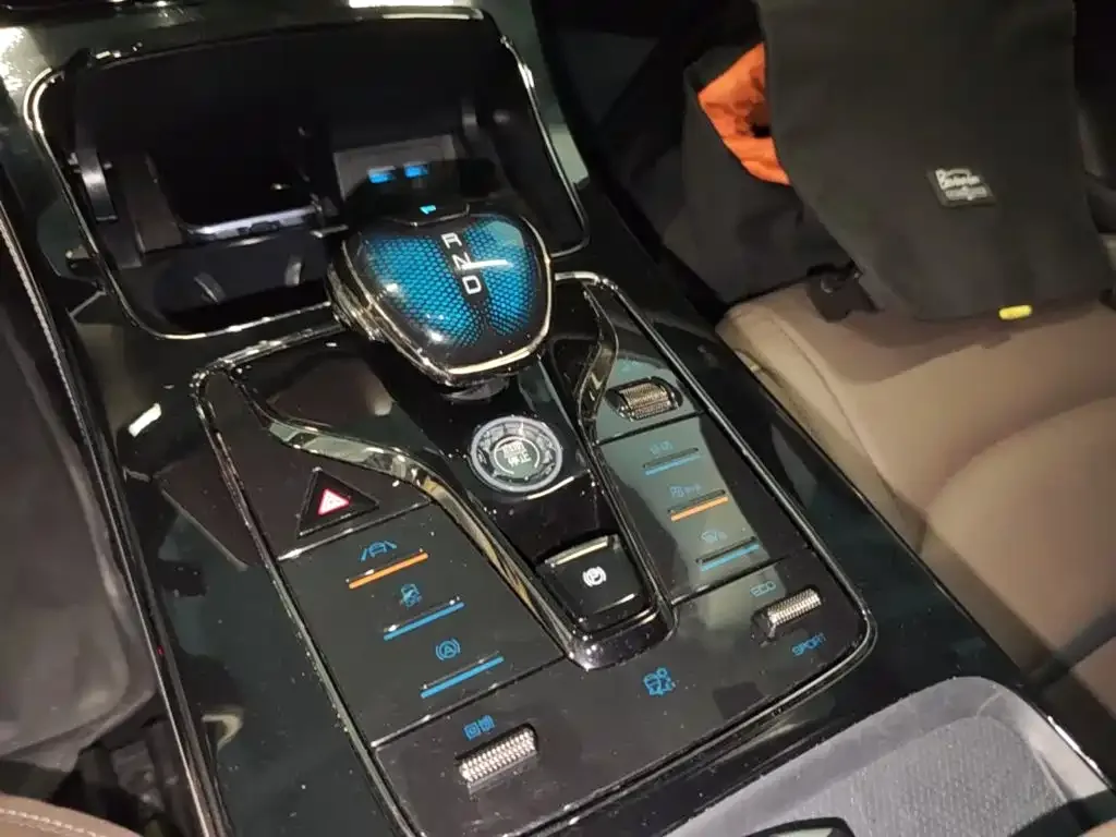 BYD Han 2020 EV Extended Range Luxury — Фото автомобиля 9