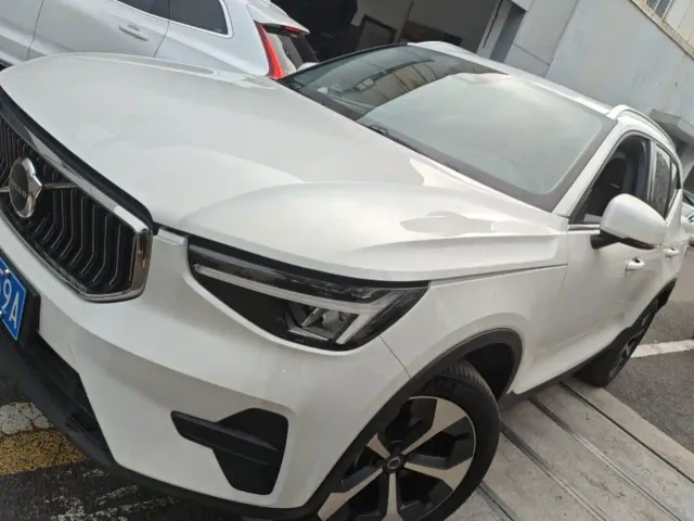 Volvo XC40 — Фото автомобиля 5