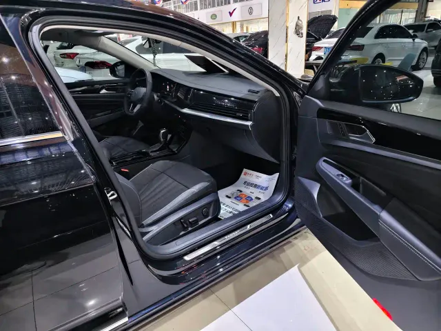 Volkswagen Passat — Фото автомобиля 9