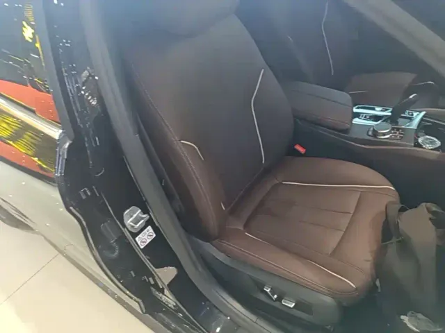 BMW 5 Series — Фото автомобиля 24