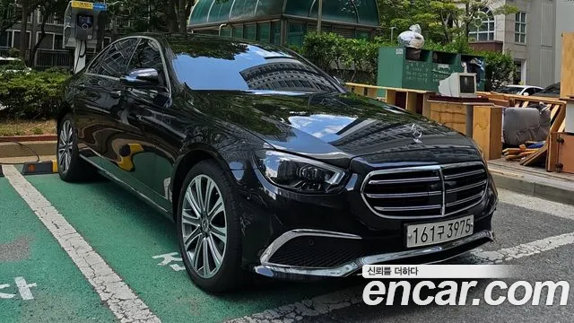 Mercedes-Benz E-Class — Фото автомобиля 2