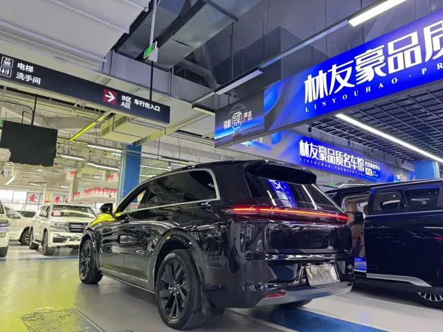 Li Auto L8 — Фото автомобиля 4