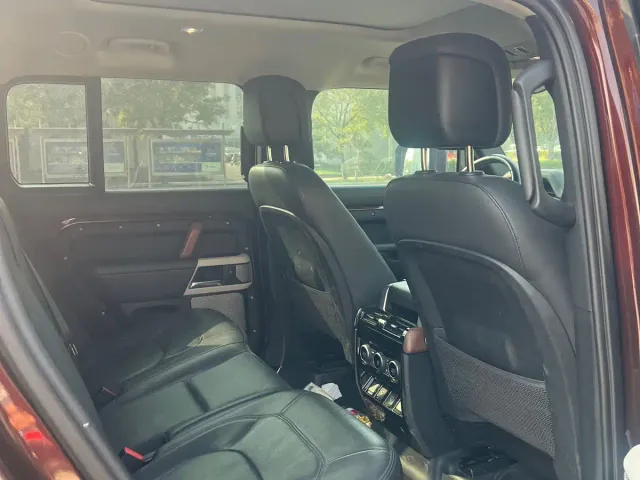 Land Rover Defender — Фото автомобиля 5