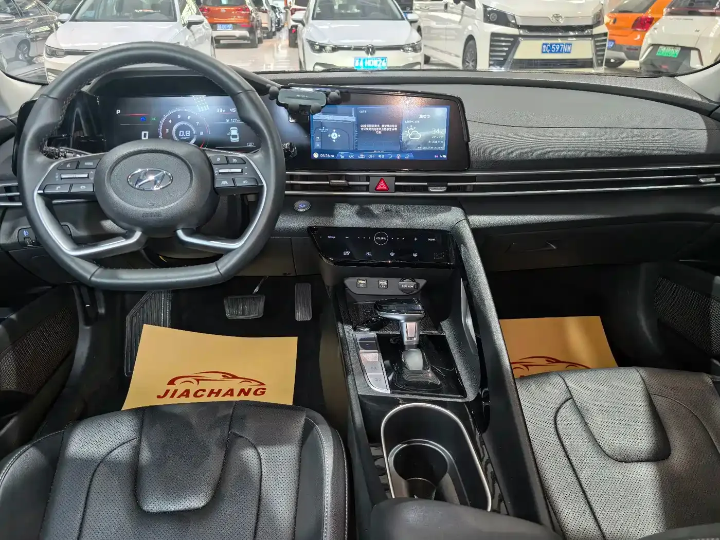 Hyundai Elantra 2022 1.5L CVT LUX Premium Edition — Фото автомобиля 5