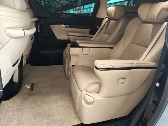 Toyota Alphard — Фото автомобиля 16