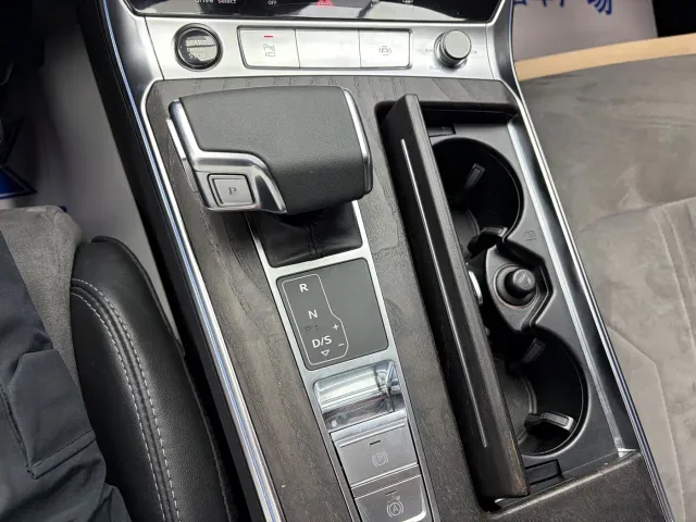 Audi A6L — Фото автомобиля 14