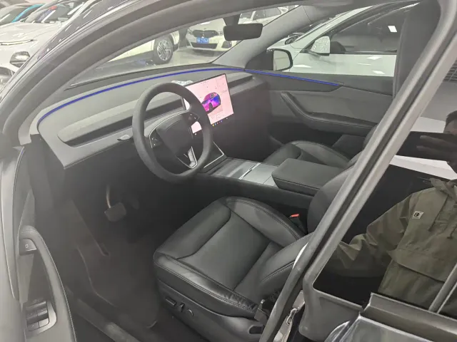 Tesla Model Y — Фото автомобиля 4