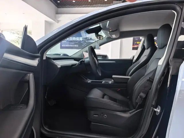 Tesla Model Y — Фото автомобиля 5