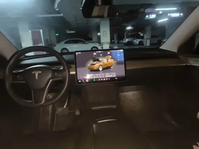 Tesla Model Y — Фото автомобиля 5