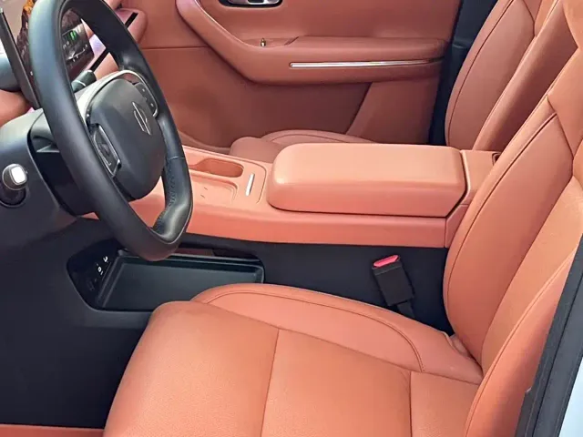 Leapmotor C10 — Фото автомобиля 5