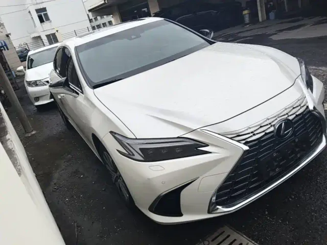 Lexus ES — Фото автомобиля 3
