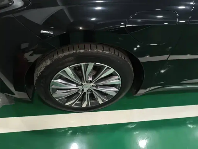 Hongqi E-QM5 — Фото автомобиля 22