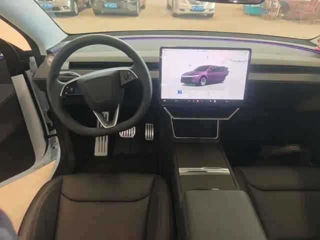 Tesla Model Y — Фото автомобиля 9