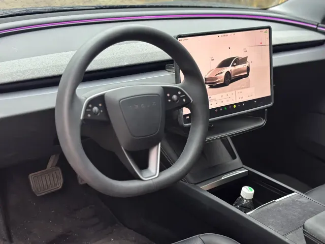 Tesla Model Y — Фото автомобиля 11