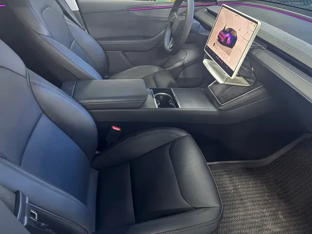 Tesla Model Y — Фото автомобиля 12