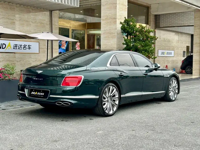 Bentley Flying Spur — Фото автомобиля 10