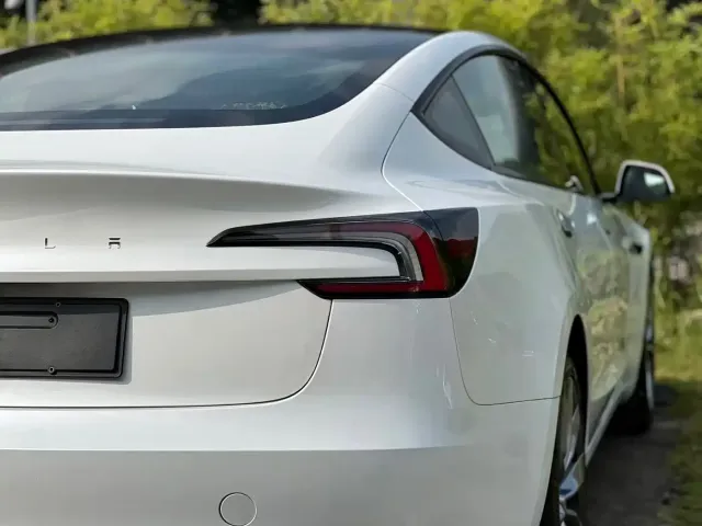 Tesla Model 3 — Фото автомобиля 9