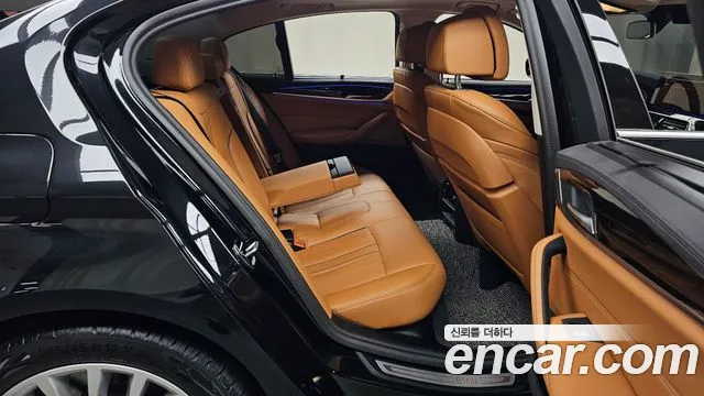 BMW 5 Series G30 — Фото автомобиля 11