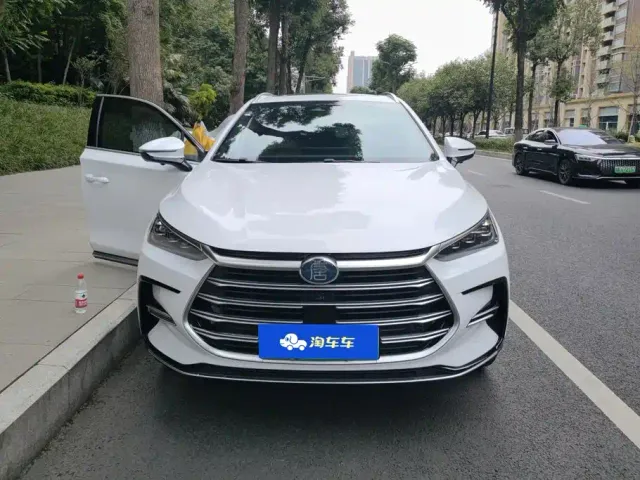 BYD Tang — Фото автомобиля 2