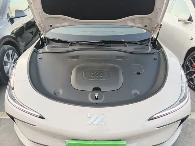 IM Motors L6 — Фото автомобиля 15