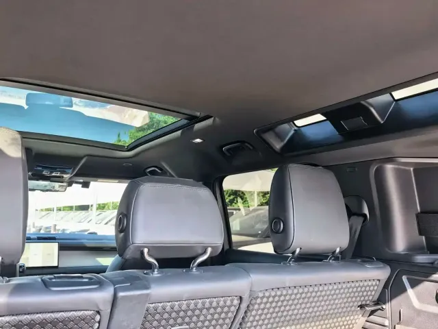 Land Rover Defender — Фото автомобиля 10