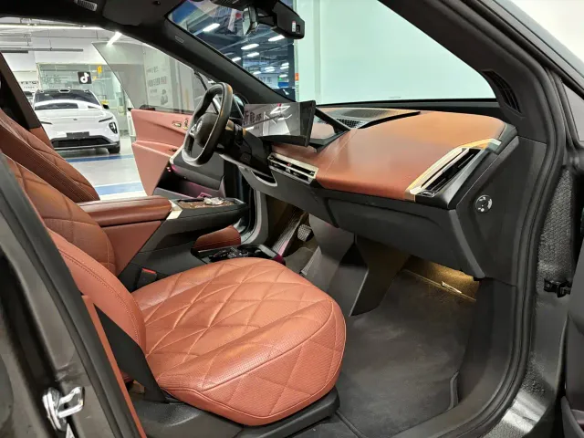 BMW iX M60 — Фото автомобиля 4