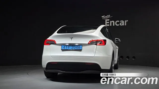 Tesla Model Y — Фото автомобиля 4