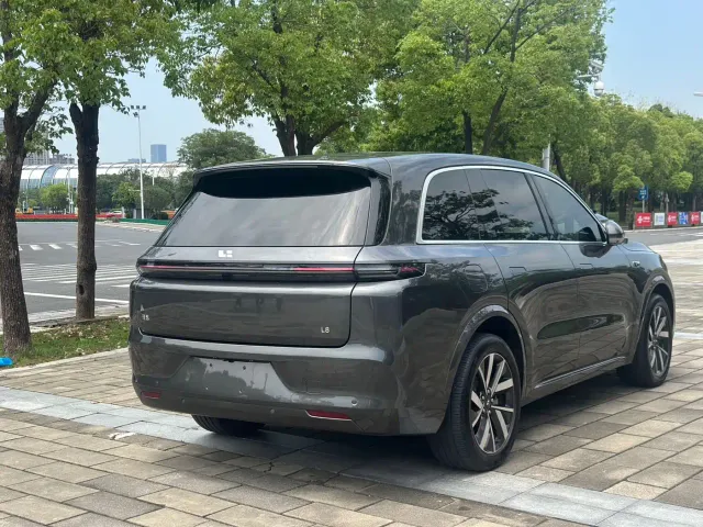 Li Auto L8 — Фото автомобиля 12