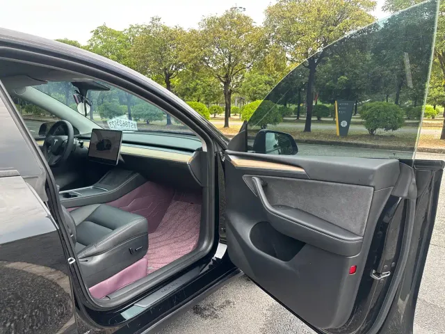 Tesla Model Y — Фото автомобиля 12
