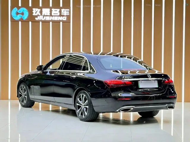 Mercedes-Benz E-Class — Фото автомобиля 20