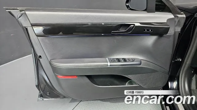 Hyundai Grandeur Grandeur (GN7) 2.5 Бензин 2WD — Фото автомобиля 24