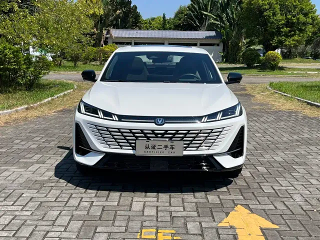 Changan Eado — Фото автомобиля 2