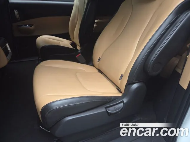 Kia Carnival Generation 4 — Фото автомобиля 12