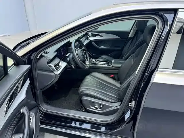 Hongqi H5 — Фото автомобиля 16