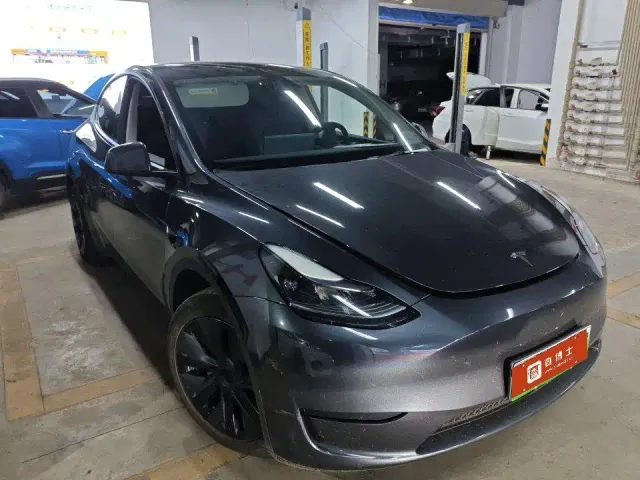 Tesla Model Y — Фото автомобиля 11