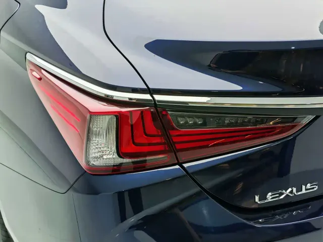 Lexus ES — Фото автомобиля 9
