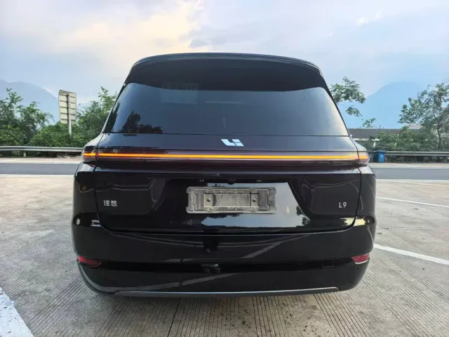 Li Auto L9 — Фото автомобиля 8