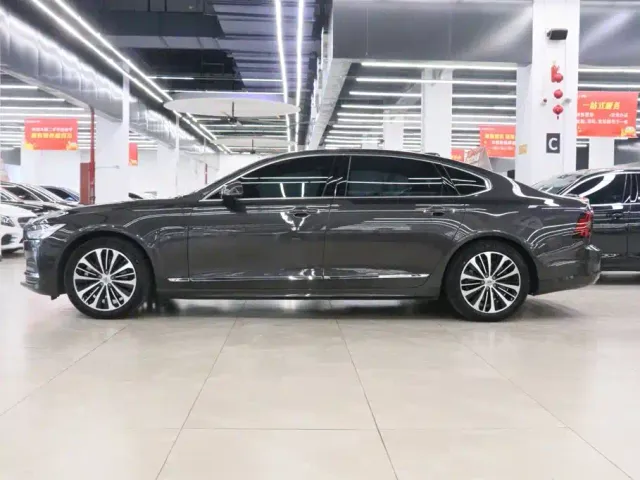Volvo S90 — Фото автомобиля 3
