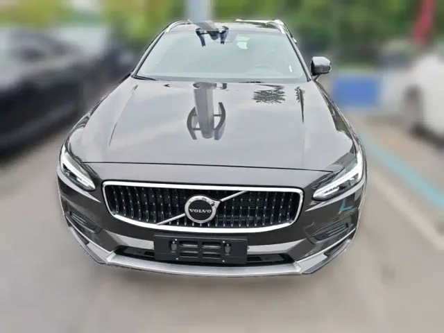 Volvo V90 — Фото автомобиля 4
