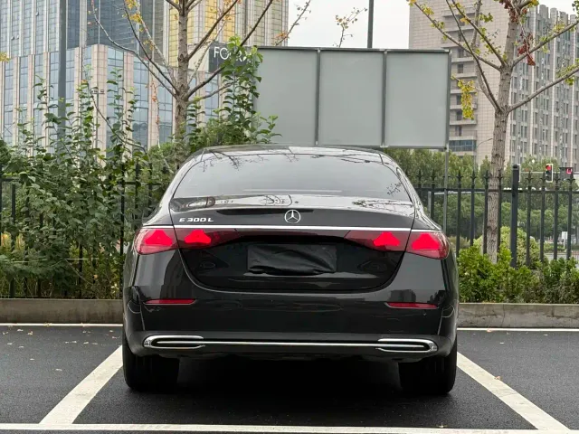 Mercedes-Benz E-Class — Фото автомобиля 8