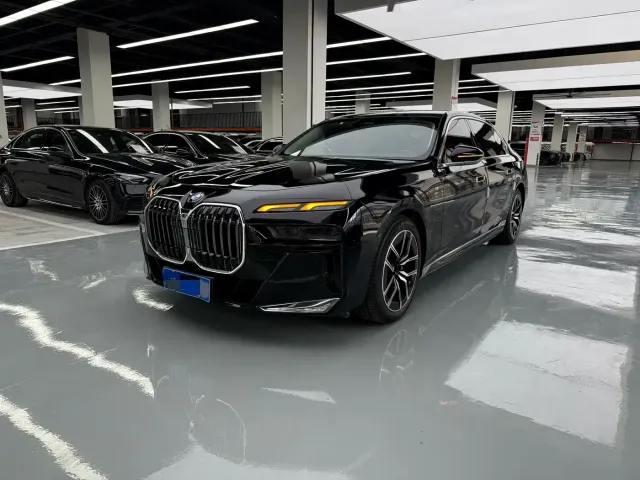Фотография автомобиля — BMW 7 Series