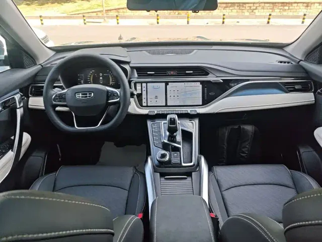 Geely Boyue — Фото автомобиля 9