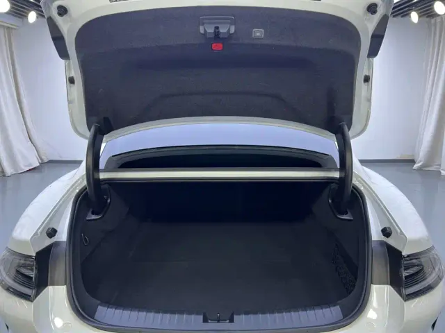 Xiaomi SU7 — Фото автомобиля 26