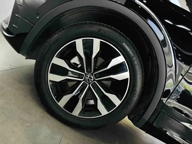 Volkswagen Tiguan L — Фото автомобиля 10