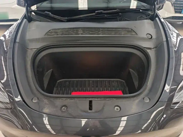 Tesla Model Y — Фото автомобиля 19