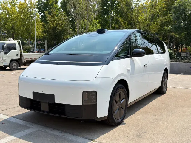 Li Auto MEGA — Фото автомобиля 2